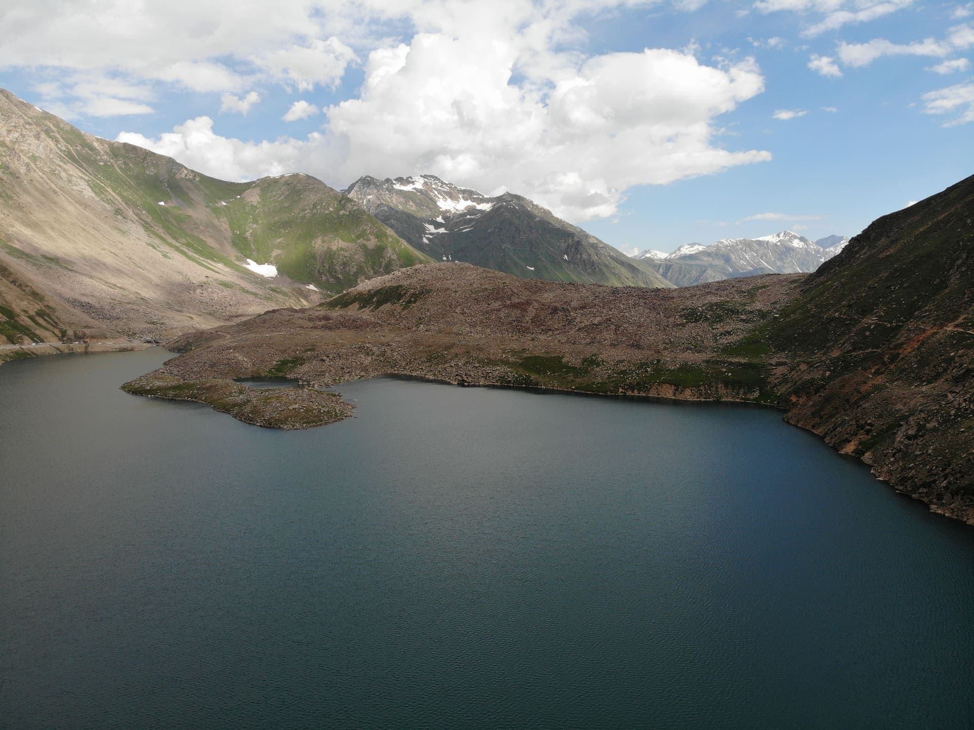 Lulusar Lake Picnic